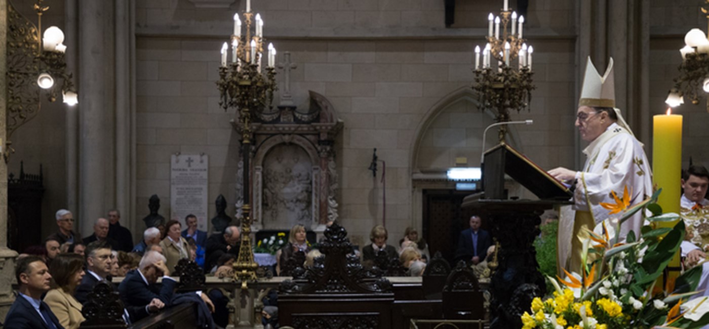 Predsjednik Vlade na uskrsnom misnom slavlju u Zagrebačkoj katedrali